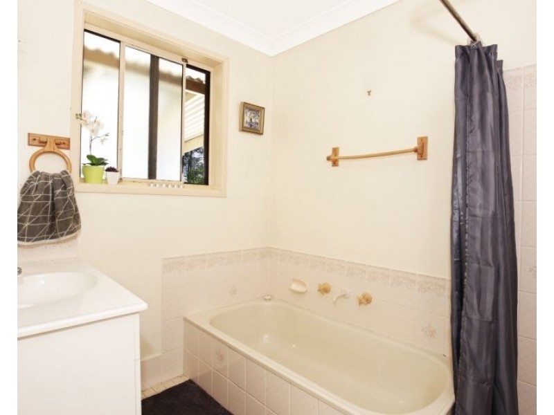 8 Jaycee Avenue, Nowra NSW 2541