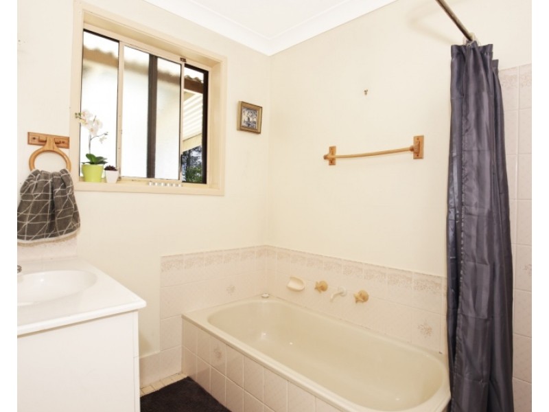 8 Jaycee Avenue, Nowra NSW 2541