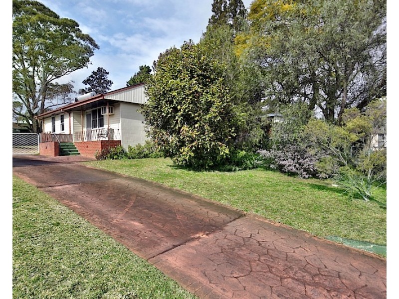 30 Sampson Crescent, Bomaderry NSW 2541