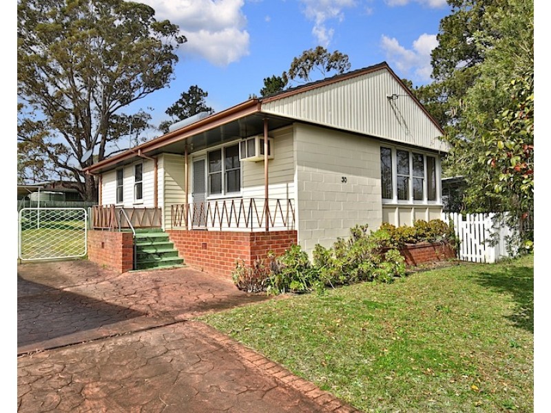 30 Sampson Crescent, Bomaderry NSW 2541