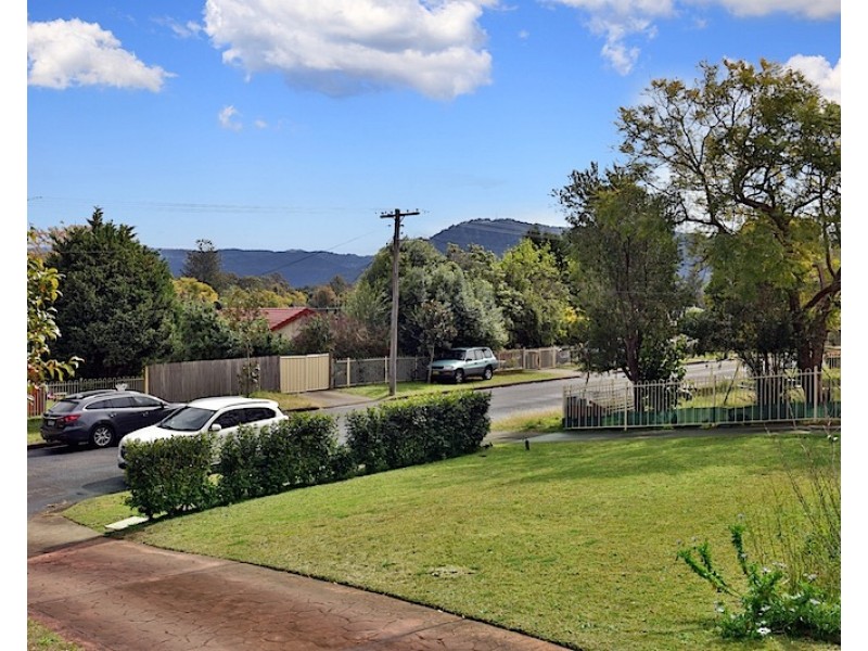 30 Sampson Crescent, Bomaderry NSW 2541