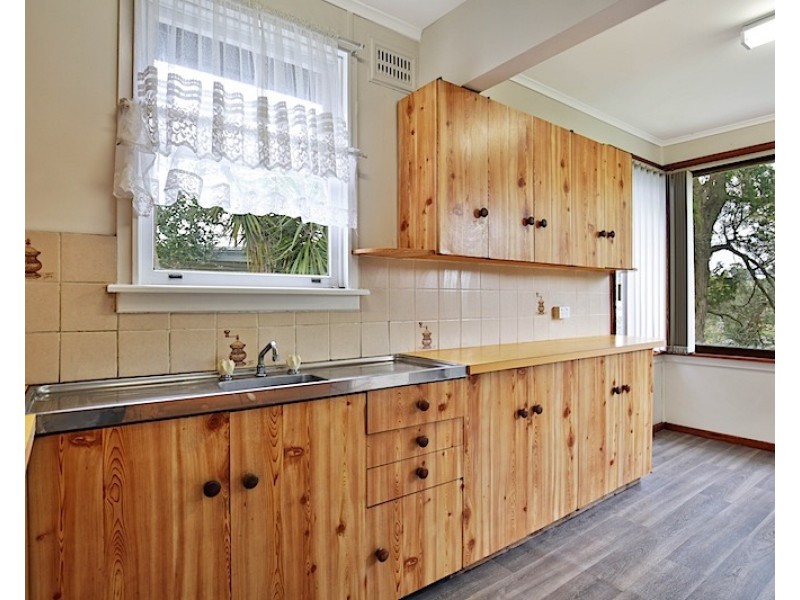 30 Sampson Crescent, Bomaderry NSW 2541
