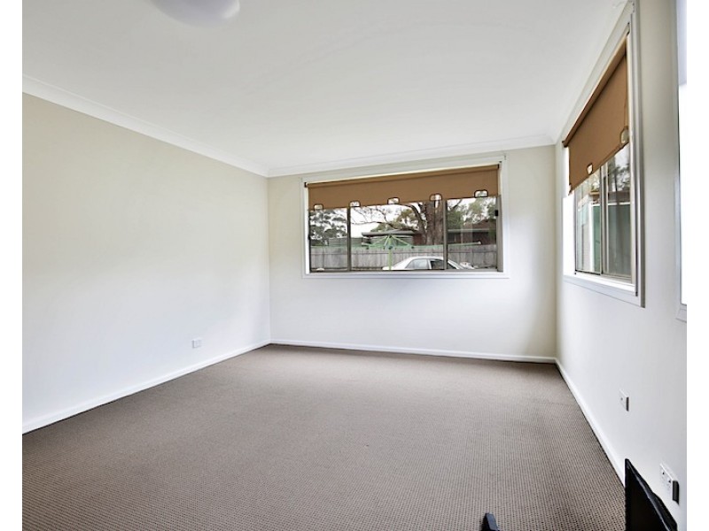 30 Sampson Crescent, Bomaderry NSW 2541