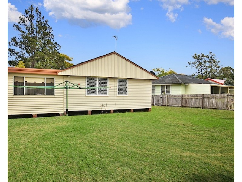 30 Sampson Crescent, Bomaderry NSW 2541