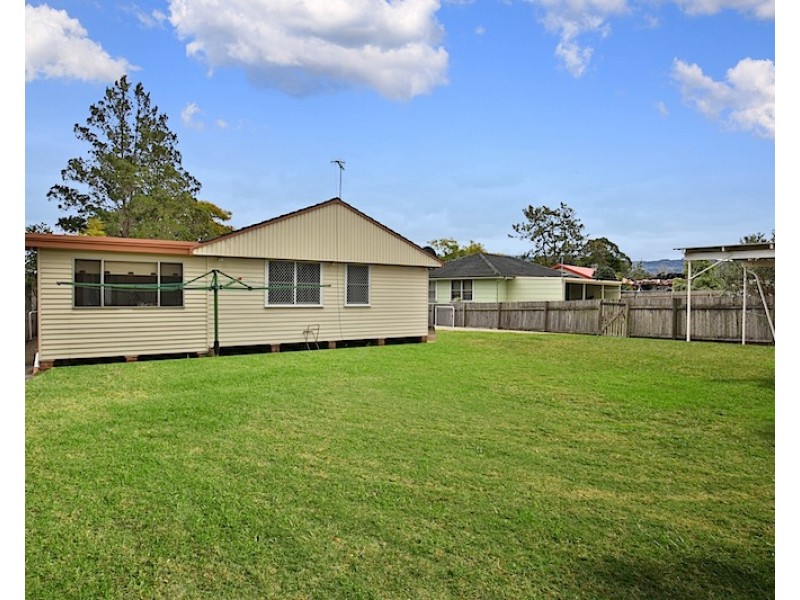 30 Sampson Crescent, Bomaderry NSW 2541