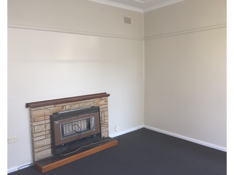 56 Graham Street, Unanderra NSW 2526