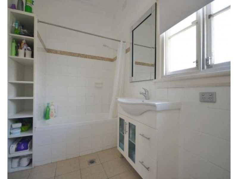 2A Ernest, Nowra NSW 2541