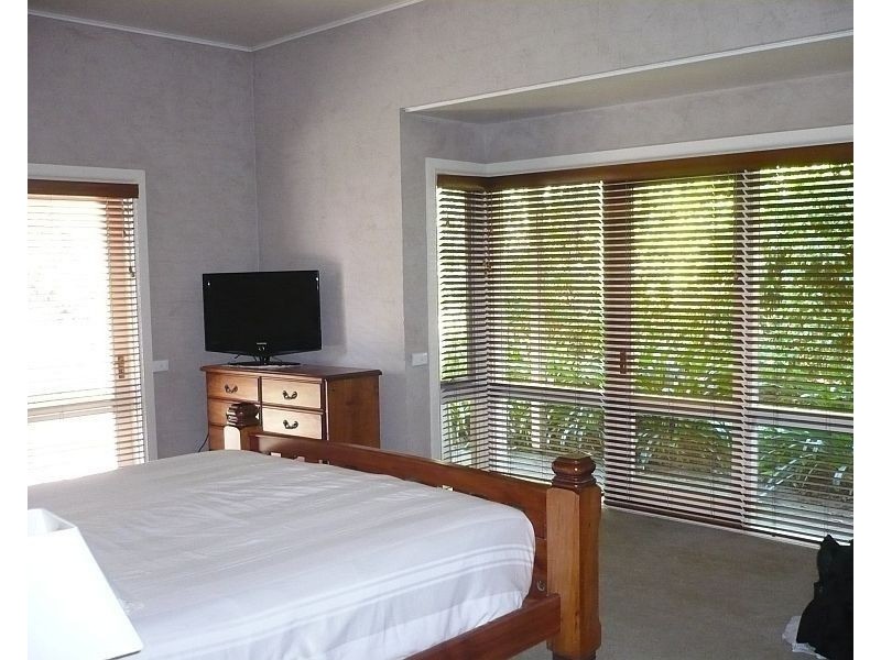 C130 Princes Highway, Meroo Meadow NSW 2540