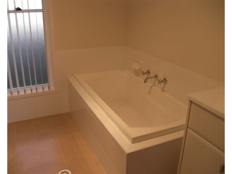 8 Riveroak Road, Worrigee NSW 2540