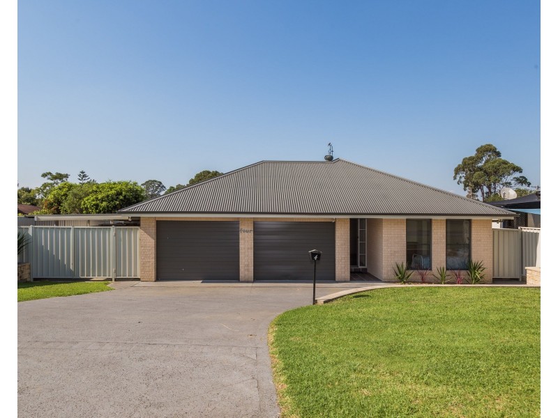 4 Lyndhurst Drive, Bomaderry NSW 2541