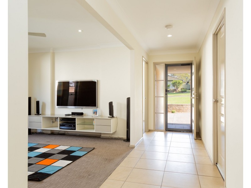 4 Lyndhurst Drive, Bomaderry NSW 2541