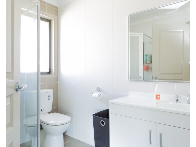 4 Lyndhurst Drive, Bomaderry NSW 2541