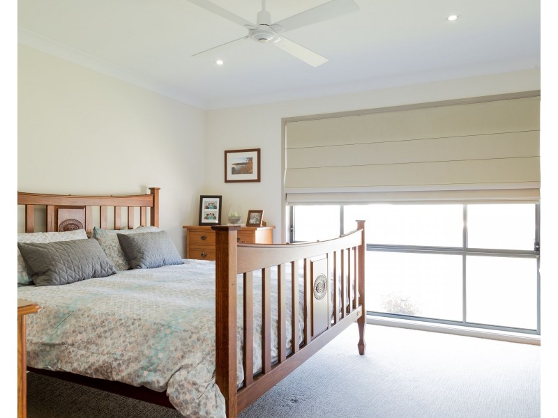 4 Lyndhurst Drive, Bomaderry NSW 2541