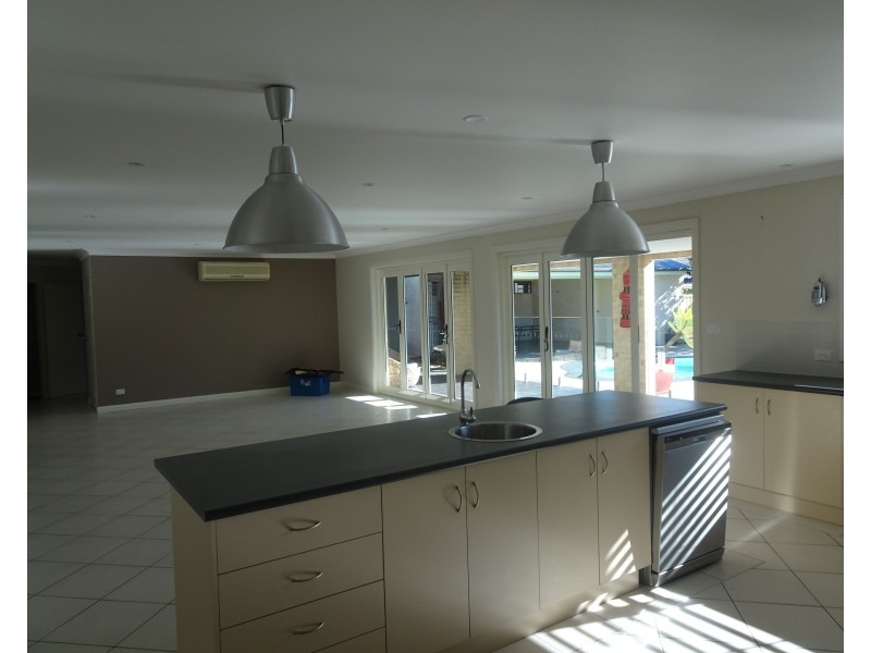 9 Cavalier Parade, Bomaderry NSW 2541