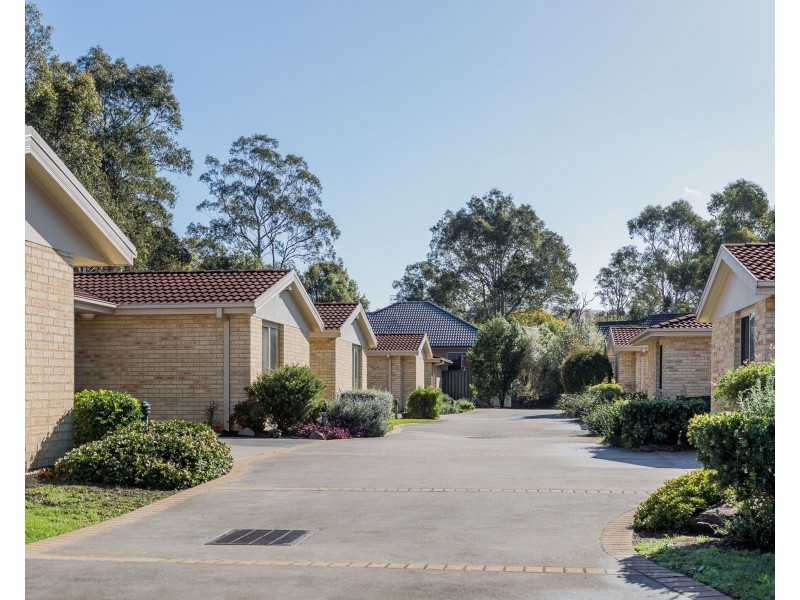 2/22 Mattes Way, Bomaderry NSW 2541