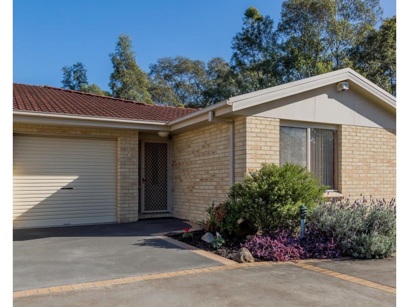 2/22 Mattes Way, Bomaderry NSW 2541