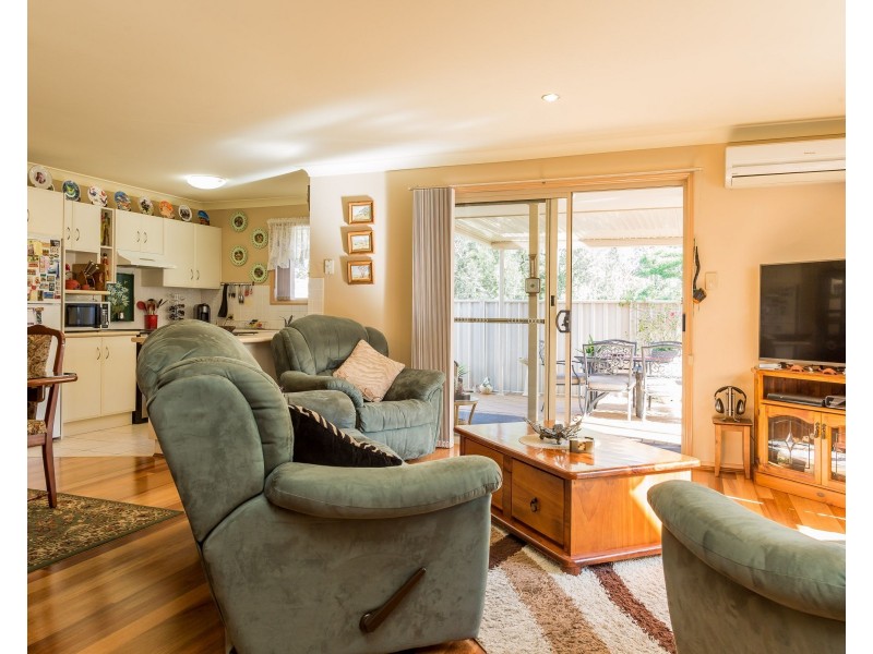 2/22 Mattes Way, Bomaderry NSW 2541
