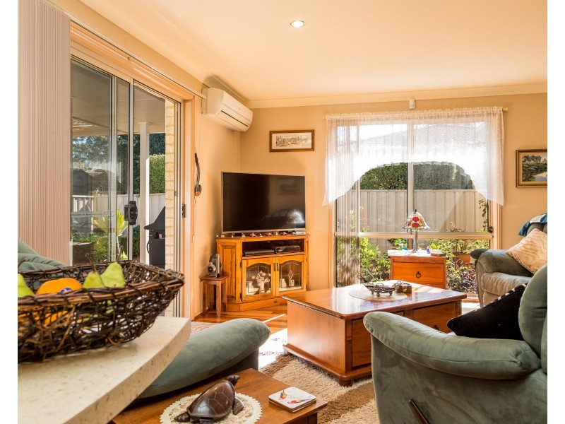 2/22 Mattes Way, Bomaderry NSW 2541