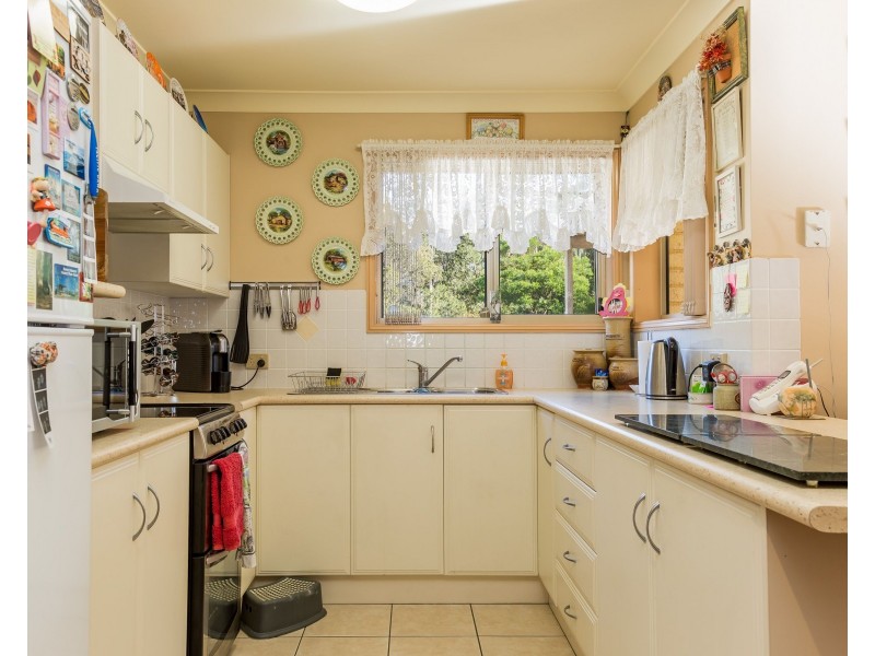 2/22 Mattes Way, Bomaderry NSW 2541