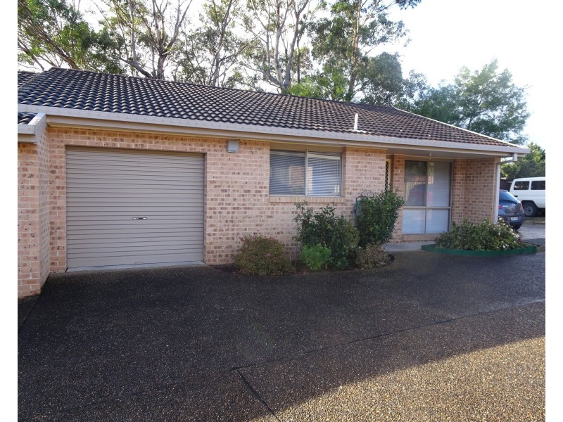 4/6 Carisbrooke Close, Bomaderry NSW 2541