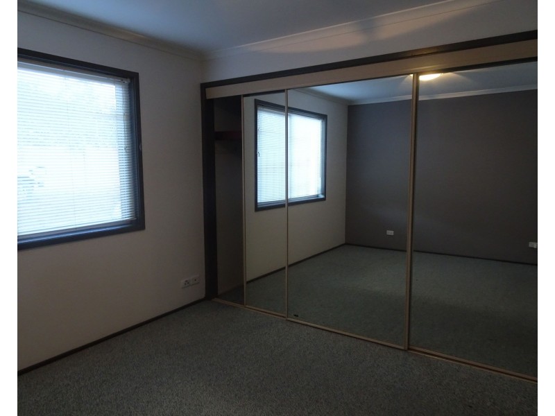 4/6 Carisbrooke Close, Bomaderry NSW 2541