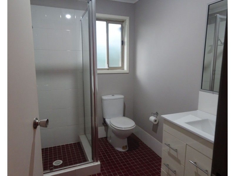 4/6 Carisbrooke Close, Bomaderry NSW 2541