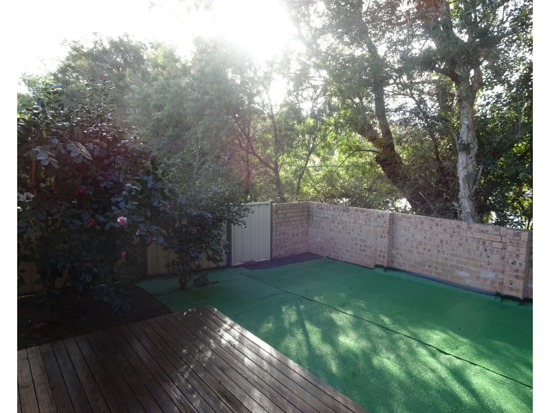 4/6 Carisbrooke Close, Bomaderry NSW 2541