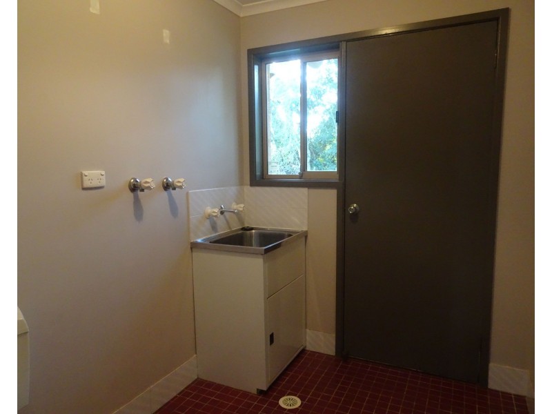 4/6 Carisbrooke Close, Bomaderry NSW 2541