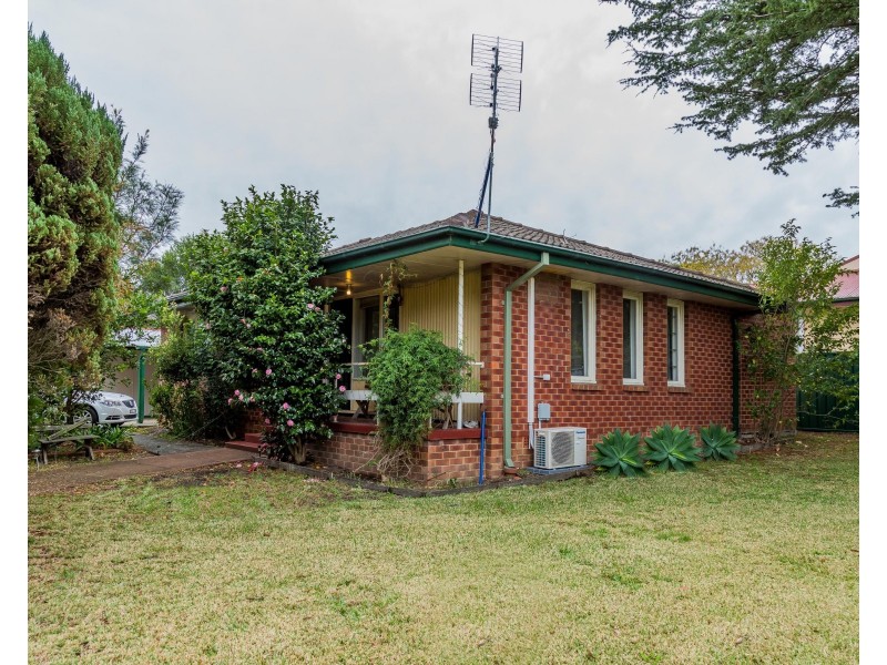 33 Sampson Crescent, Bomaderry NSW 2541