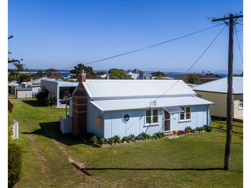 11 Conjola Street, Currarong NSW 2540