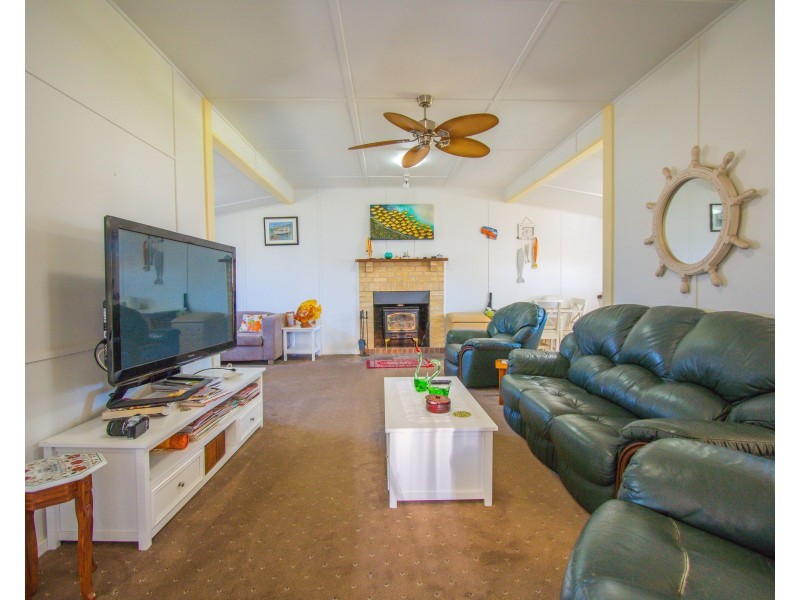 11 Conjola Street, Currarong NSW 2540