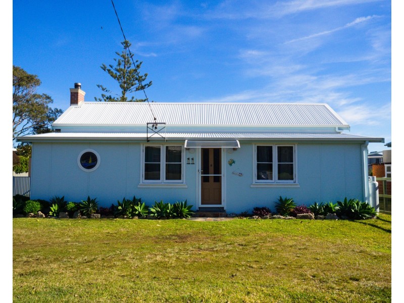 11 Conjola Street, Currarong NSW 2540