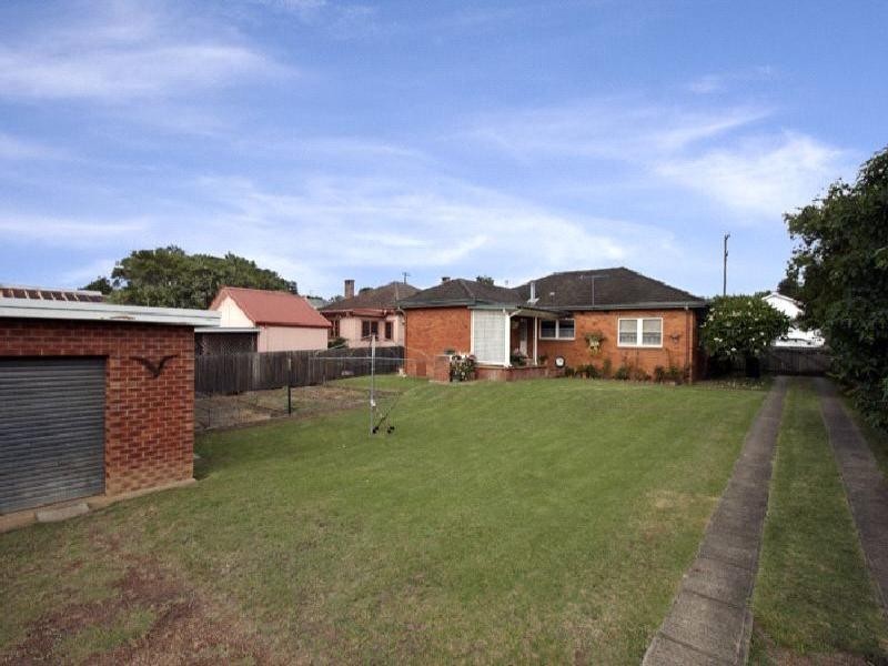 24 Osborne Street, Nowra NSW 2541