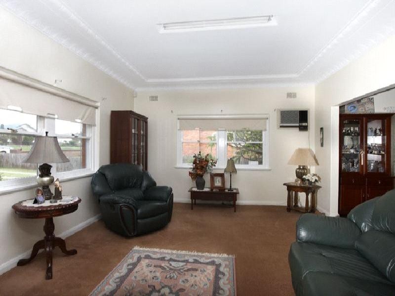 24 Osborne Street, Nowra NSW 2541