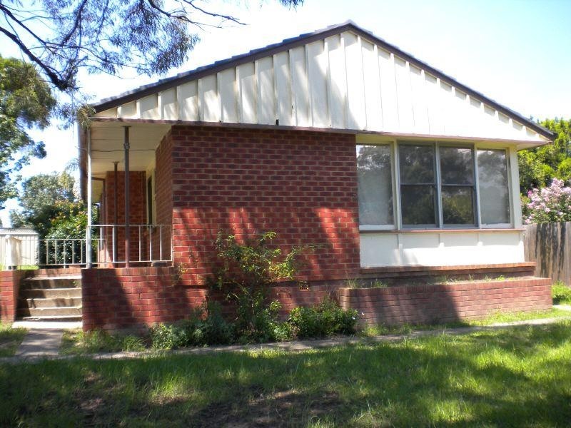 8 Queenborough Street, Nowra NSW 2541