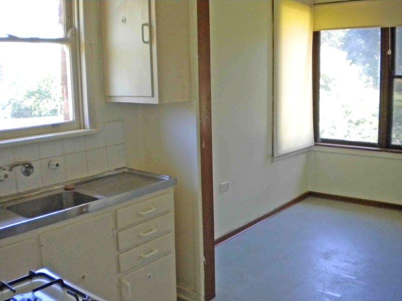 8 Queenborough Street, Nowra NSW 2541