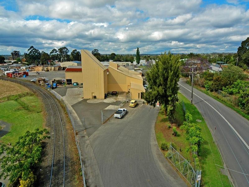 16 Railway Street, Bomaderry NSW 2541