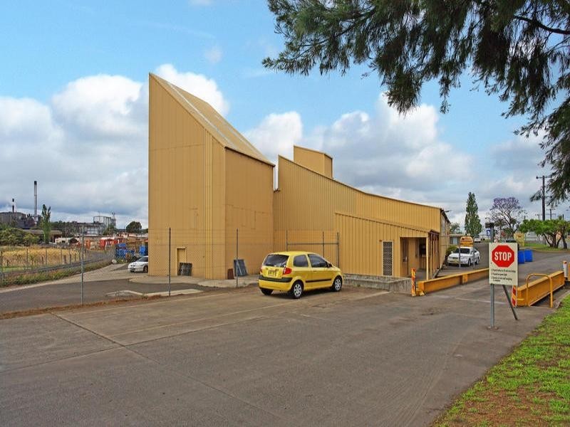 16 Railway Street, Bomaderry NSW 2541