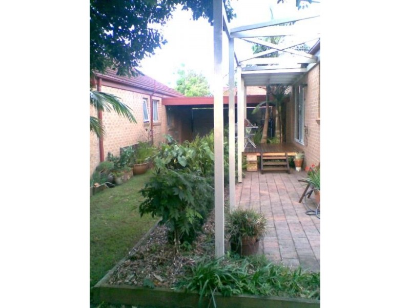 2/4 Carisbrook Close, Bomaderry NSW 2541