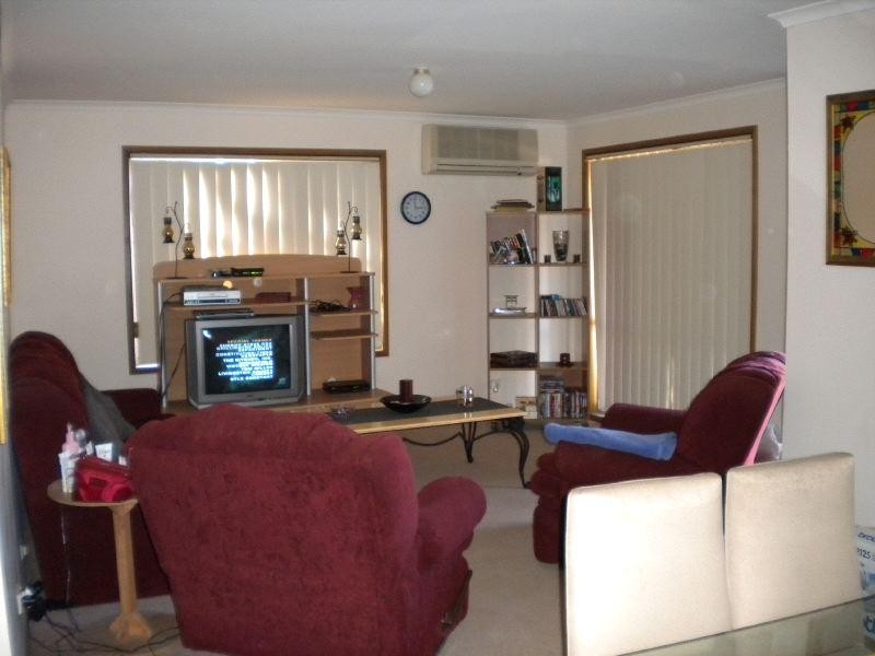 1/6 Carisbrooke Close, Bomaderry NSW 2541