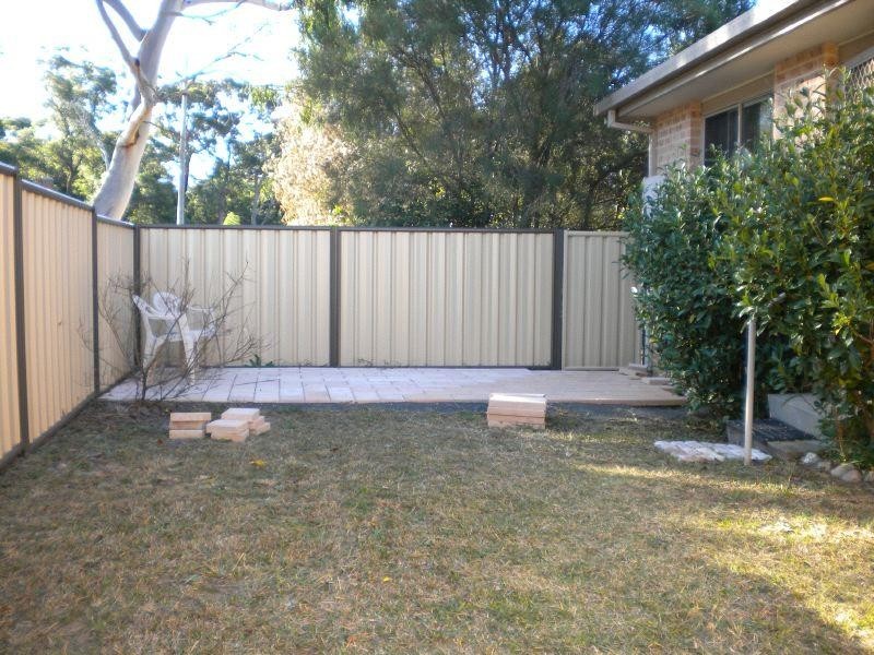 1/6 Carisbrooke Close, Bomaderry NSW 2541