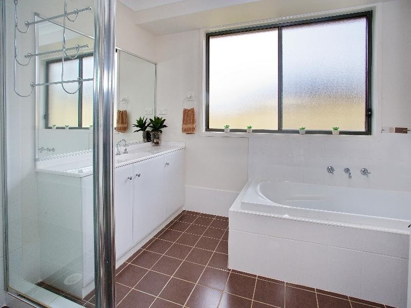 18 Golden Ash Close, Worrigee NSW 2540