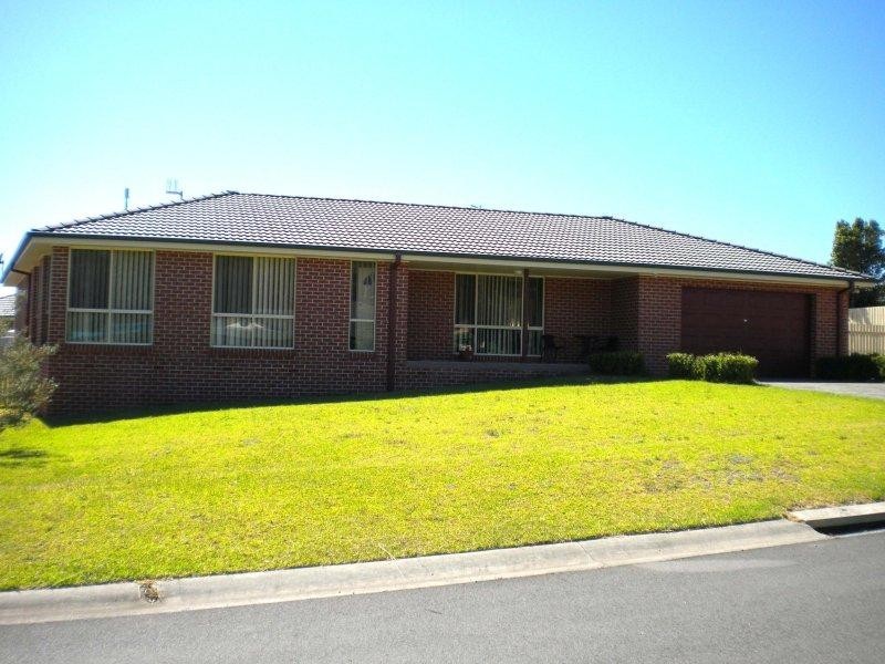 7 Freesia Crescent, Bomaderry NSW 2541