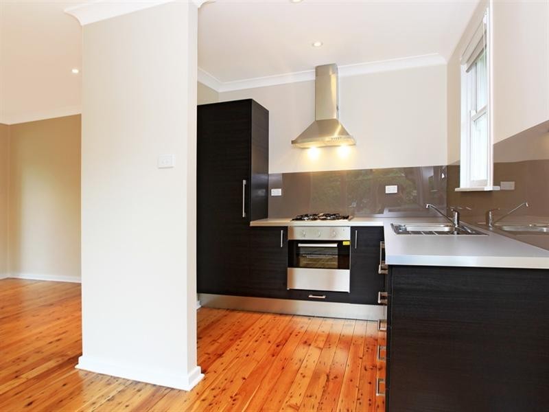 8 Queenborough Street, Nowra NSW 2541