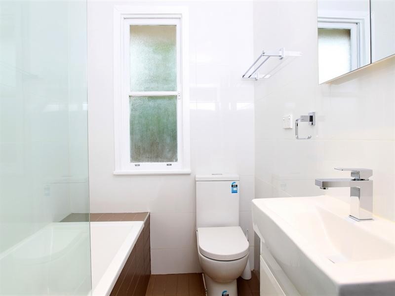 8 Queenborough Street, Nowra NSW 2541