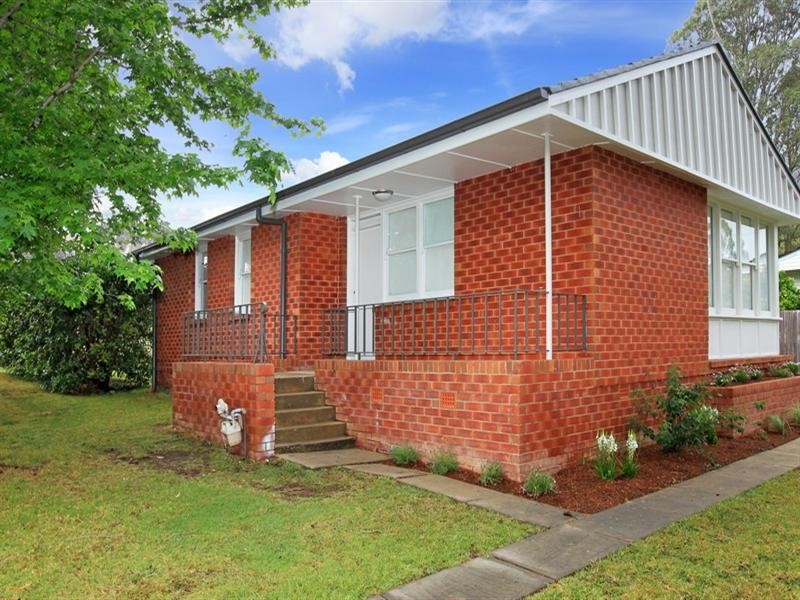8 Queenborough Street, Nowra NSW 2541