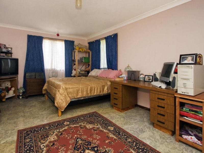 9 Alverstoke Close, Bomaderry NSW 2541