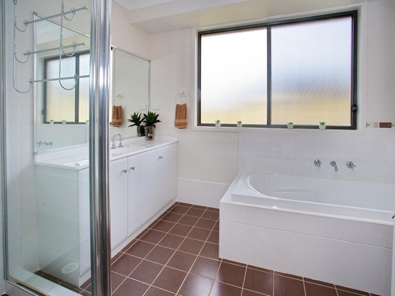 18 Golden Ash Close, Worrigee NSW 2540