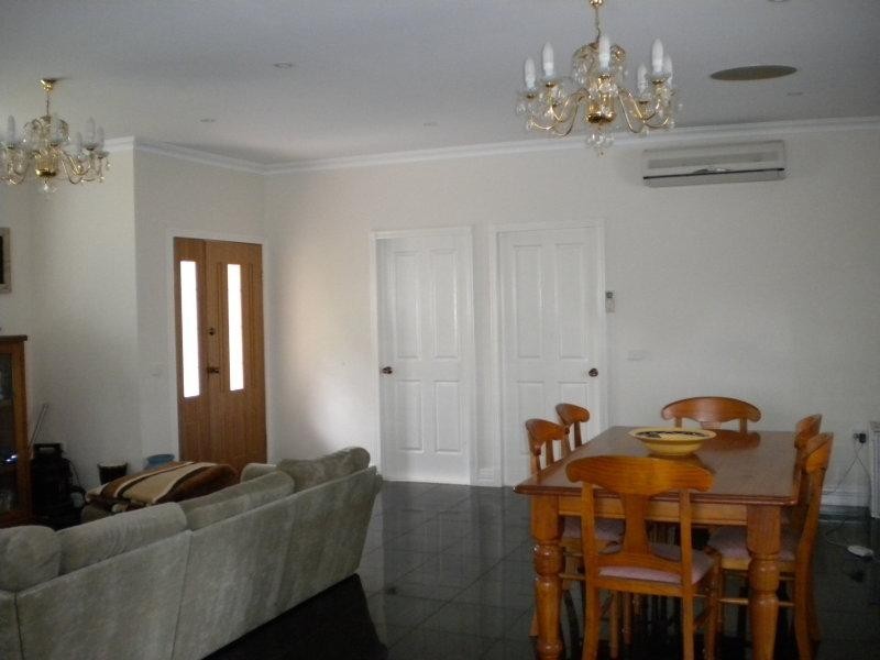 30 Brinawarr Street, Bomaderry NSW 2541