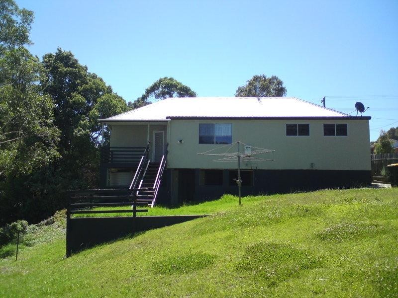 30 Brinawarr Street, Bomaderry NSW 2541